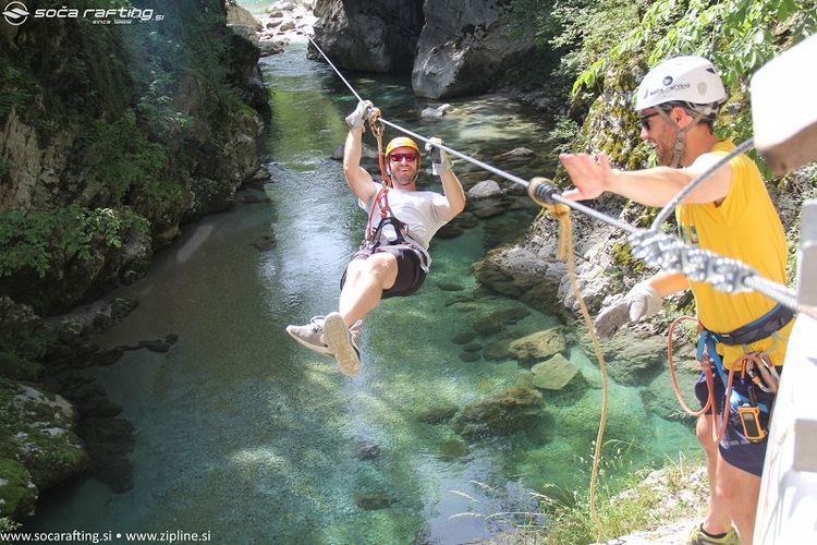 Radijski in televizijski voditelj D. A.